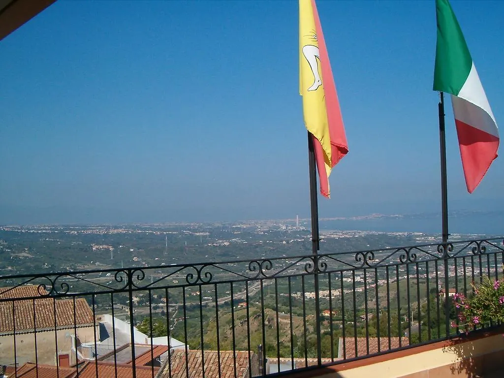 ベッド・アンド・ブレックファスト B&B La Giara Roccavaldina